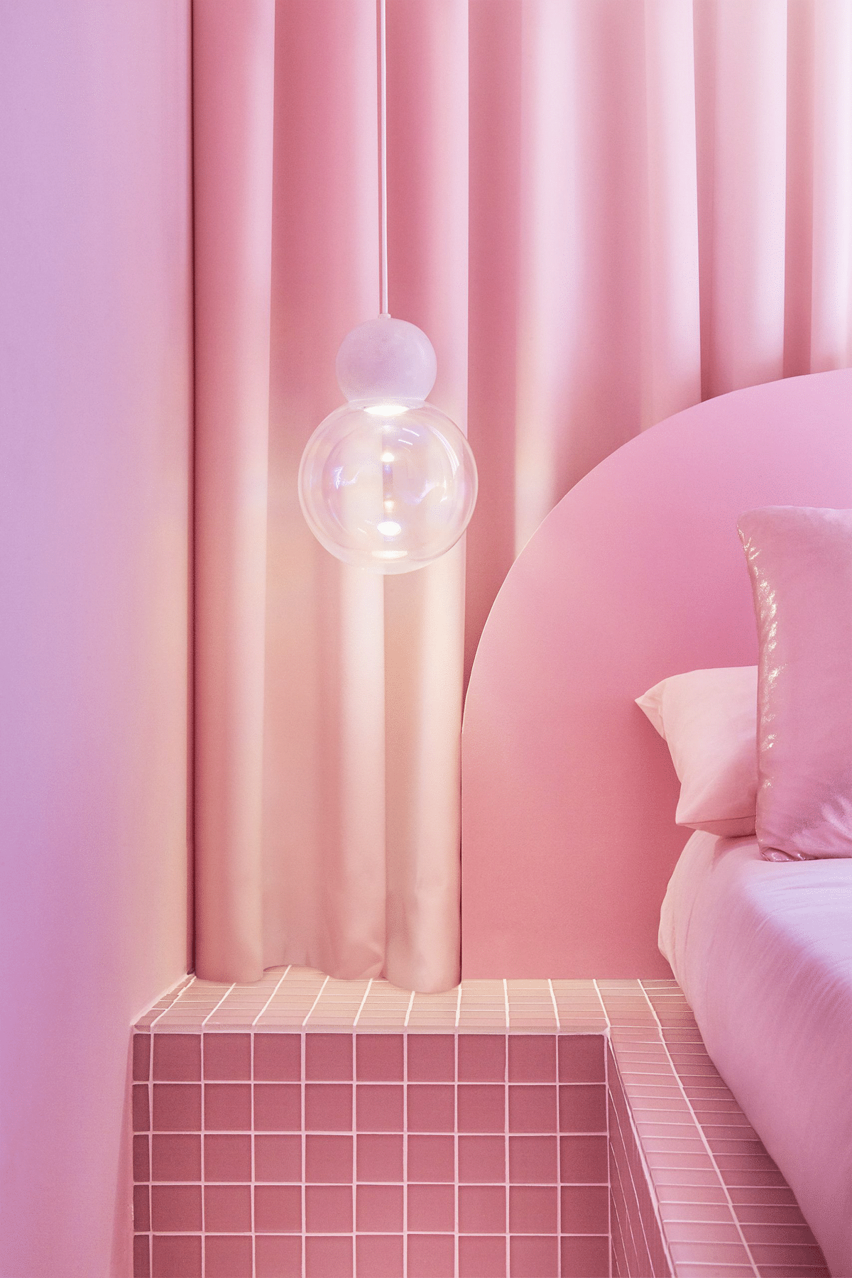 Departamento rosa en Madrid diseñado por Patricia Bustos Studios