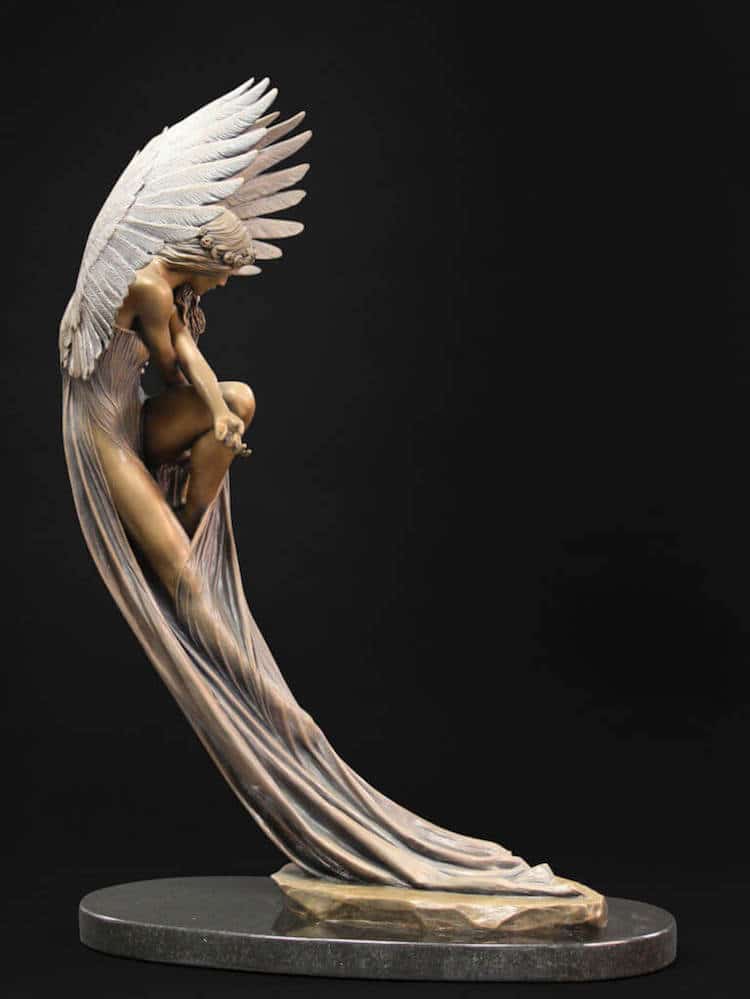 Escultura de un ángel en bronce por Benjamin Victor