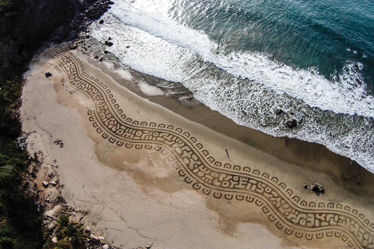 arte en la playa por Andres Amador