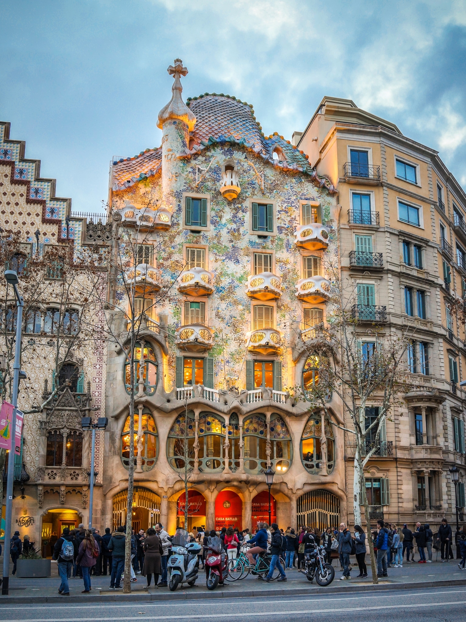 Casa Batll Von Gaudi Biografie Von Antoni Gaud EXFNKL Casa Batll Von Gaudi Biografie Von Antoni Gaud EXFNKL