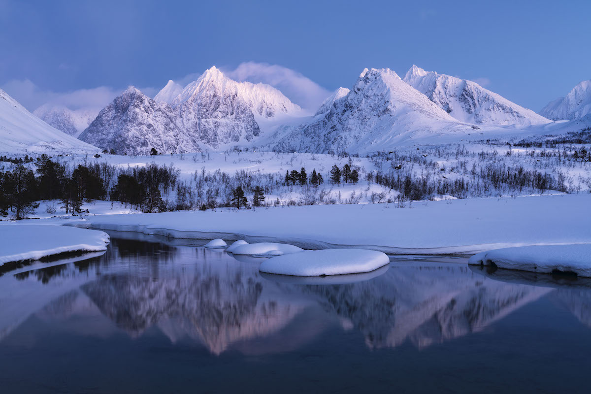 Alpes Lyngen no norte da Noruega