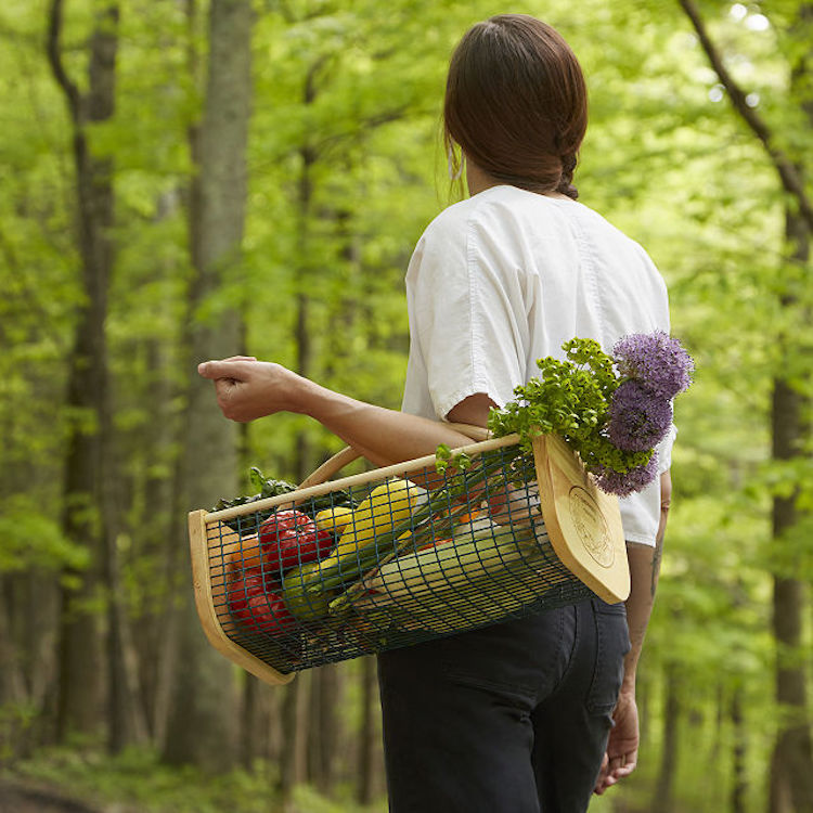 https://mymodernmet.com/wp/wp-content/uploads/2020/11/gardeners-harvest-basket-1.jpeg