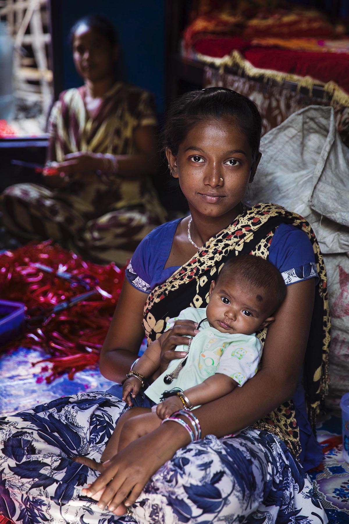 Bangladeshi woman and her daughter in Kolkata