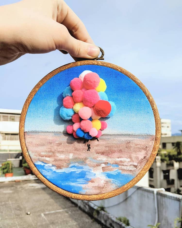 casa con globos bordada por por Penny Dowdell