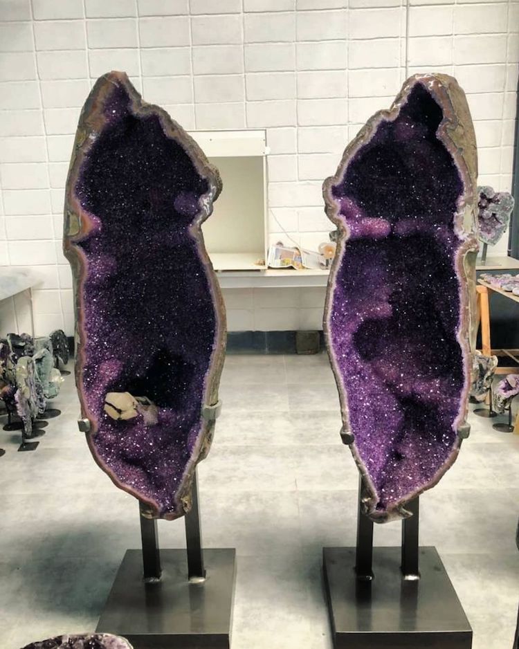 These Gigantic Amethyst Geodes Stand 22 Feet Tall Mystical Raven