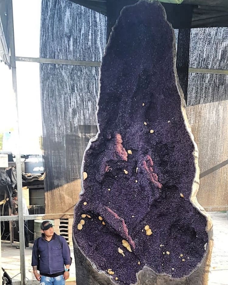 These Gigantic Amethyst Geodes Stand 22 Feet Tall Mystical Raven