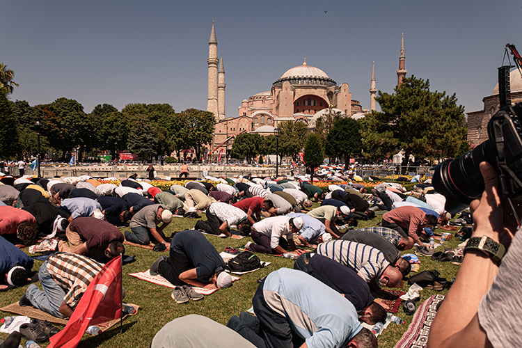 Reconversão da Mesquita Hagia Sophia em 2020