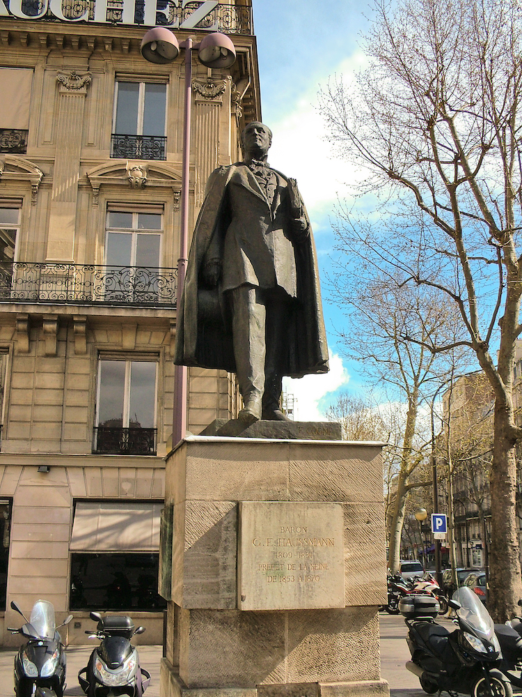 Escultura del barón Haussmann en París