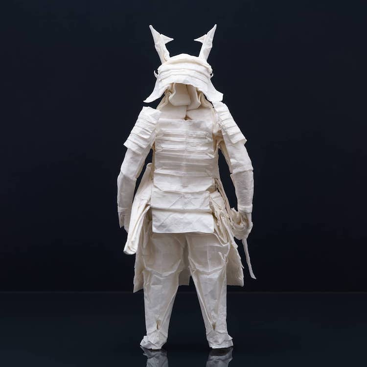 test De neiging hebben Vlot Artist Creates a Samurai Origami Sculpture From a Single Sheet of Paper
