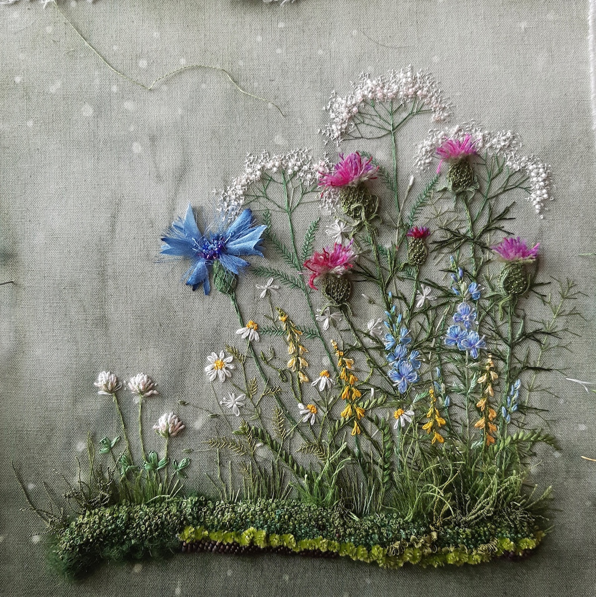 Miniature Worlds Full Of Texture Come To Life In These 3D Embroideries