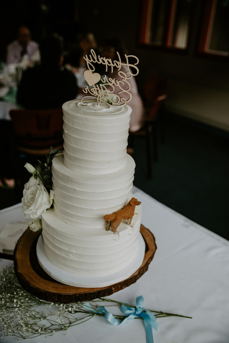 Wedding cake with the couple's dog