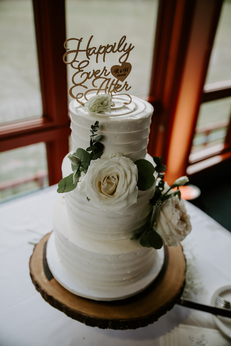 Couple S Wedding Cake Features A Figurine Of Their Beloved Dog