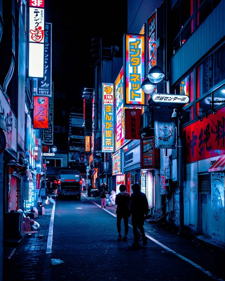 Photographer Aishy Captures Cyberpunk Scenes on the Streets of Tokyo