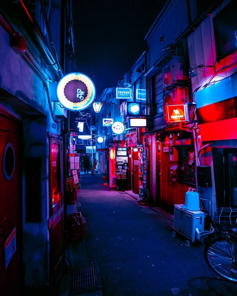 Photographer Aishy Captures Cyberpunk Scenes on the Streets of Tokyo