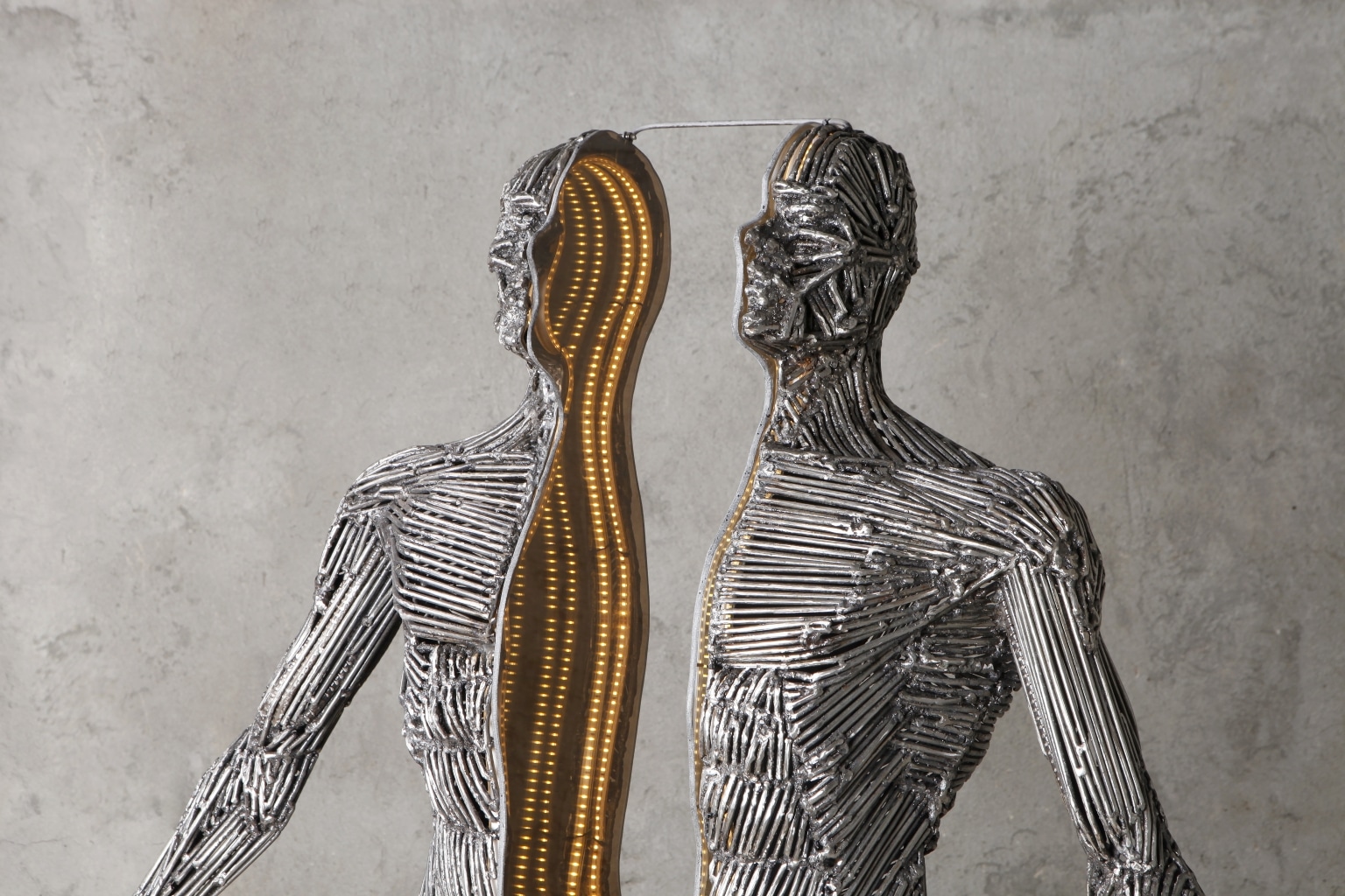 LifeSize Human Sculptures Reveal the “Inner Light” of Body and Soul LaptrinhX / News