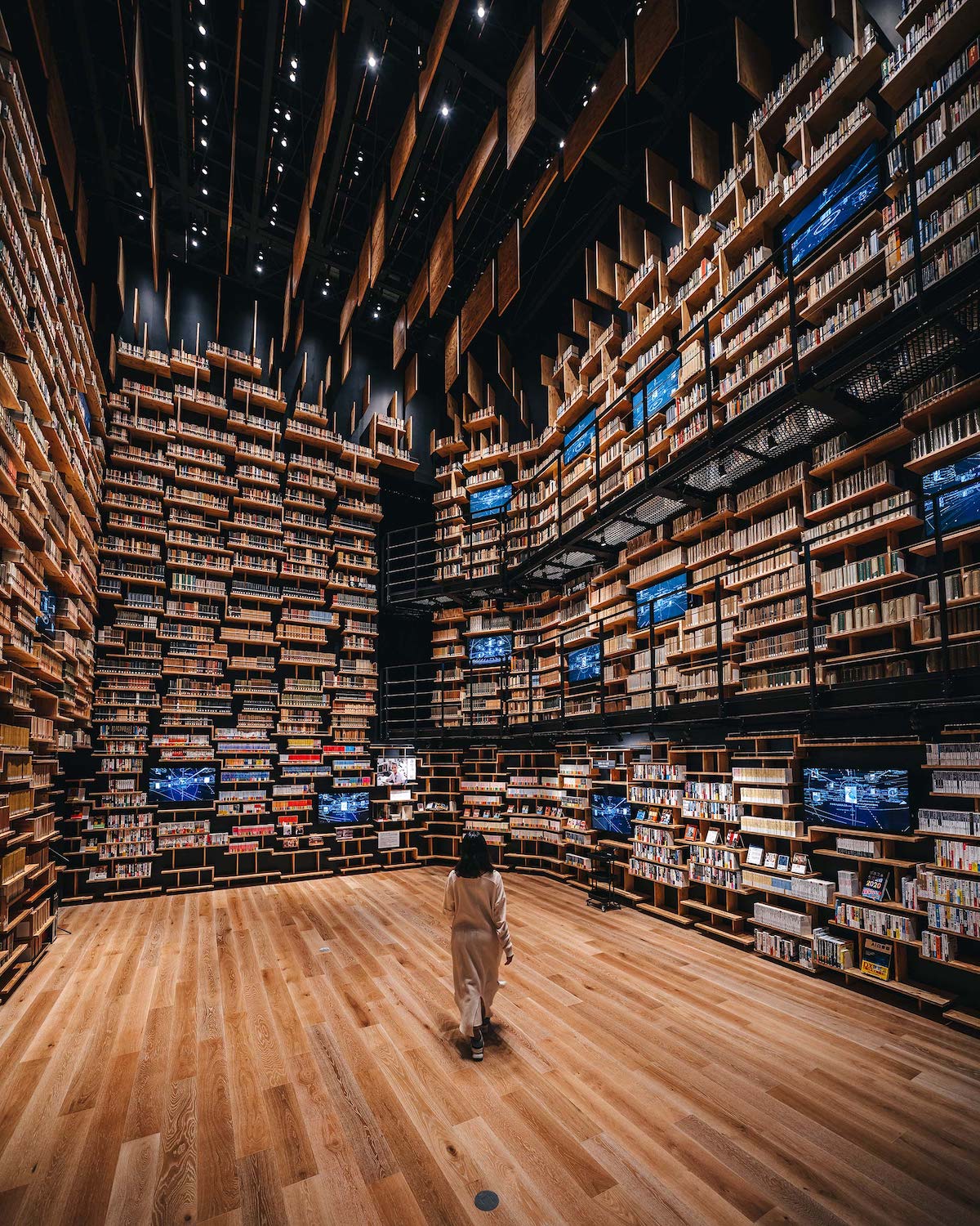 Photographer Captures the Incredible Bookshelf-Lined Interiors of Kengo Kuma’s New Kadokawa Culture Museum