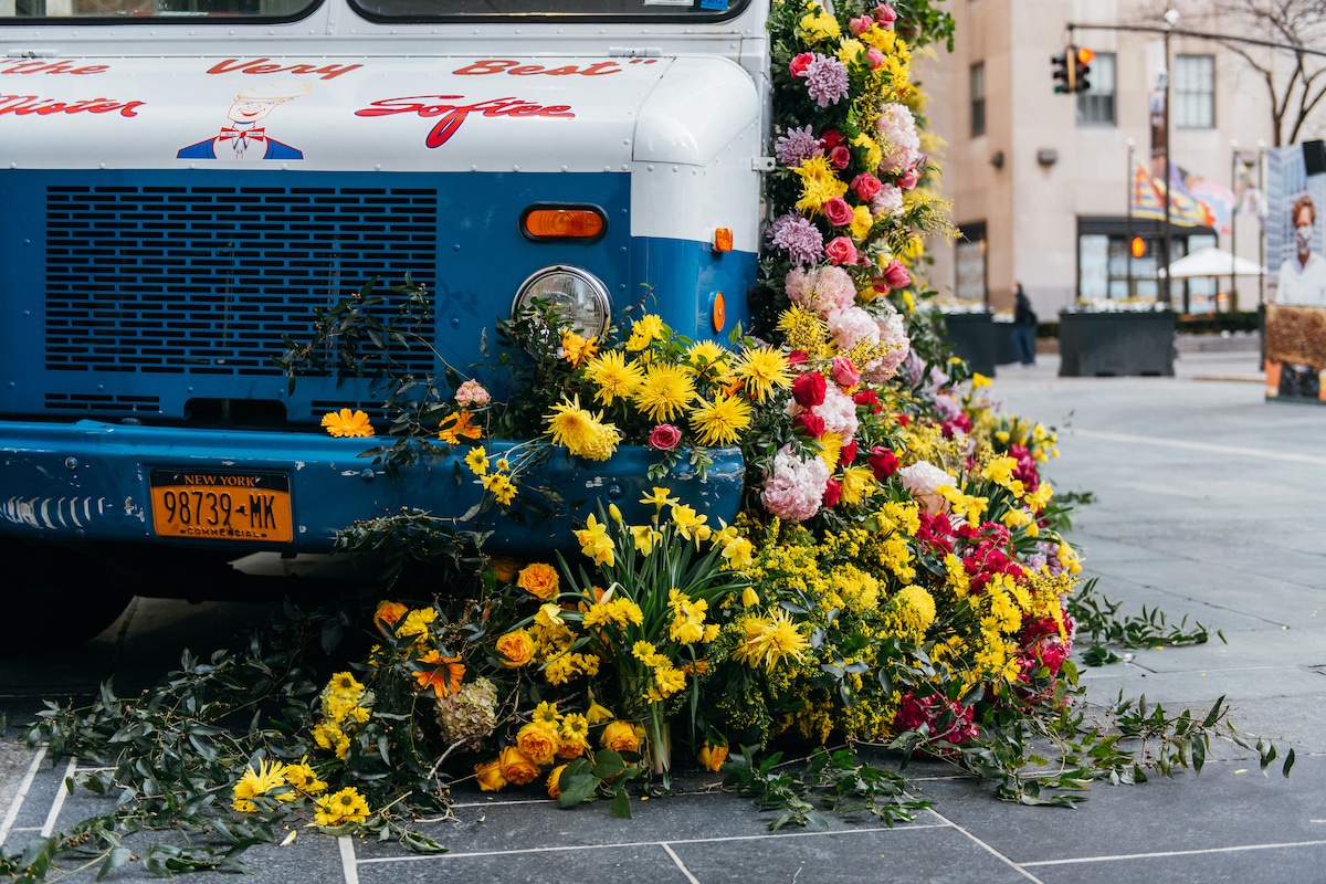 flash de flores de Lewis Miller con camión de helado en rockefeller center