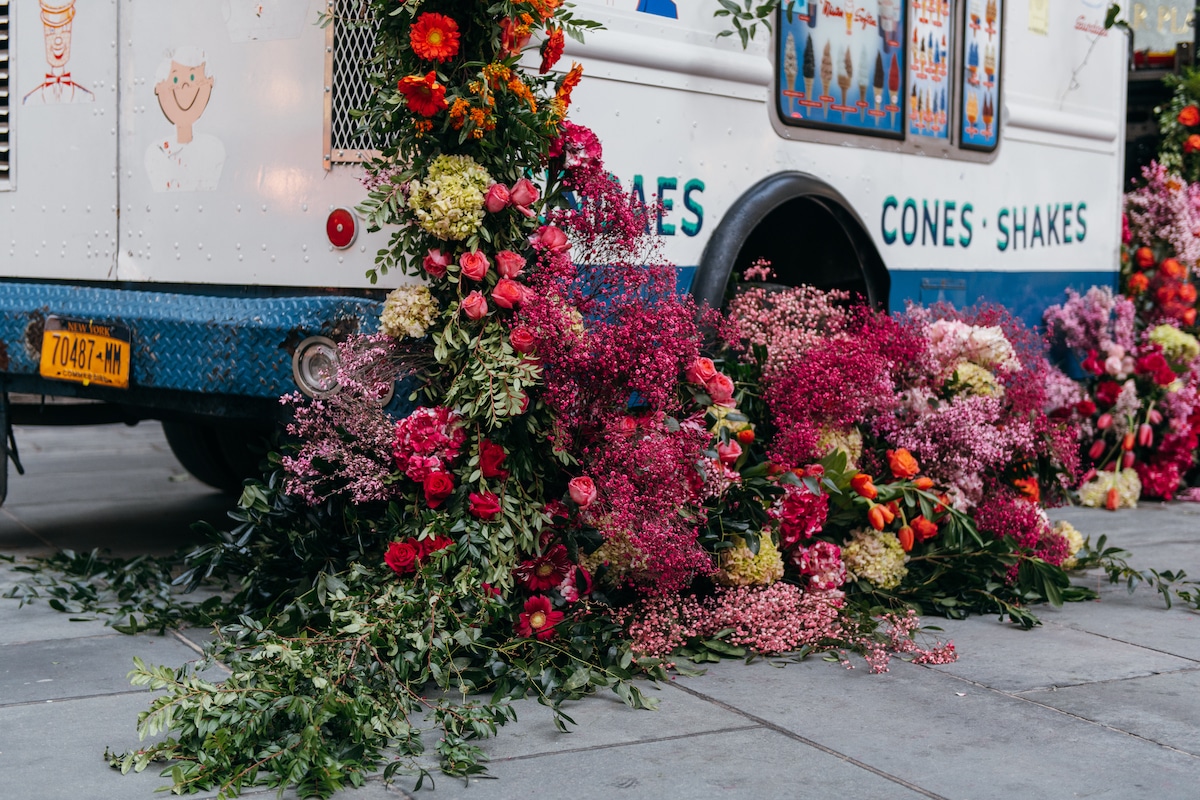 flash de flores de Lewis Miller con camión de helado en rockefeller center