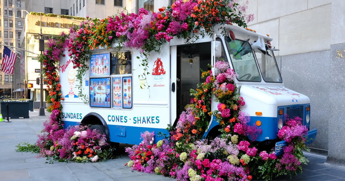 flash de flores de Lewis Miller con camión de helado en rockefeller center