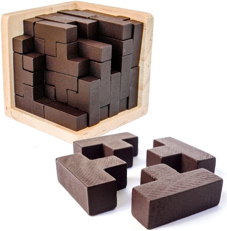 Cubo rompecabezas sales en tres dimensiones