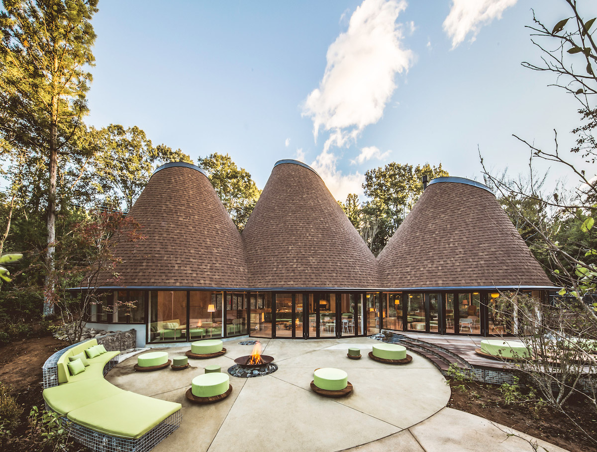 The PokoPoko Clubhouse is a “Fairytale” Hotel Near These Japanese Mountains