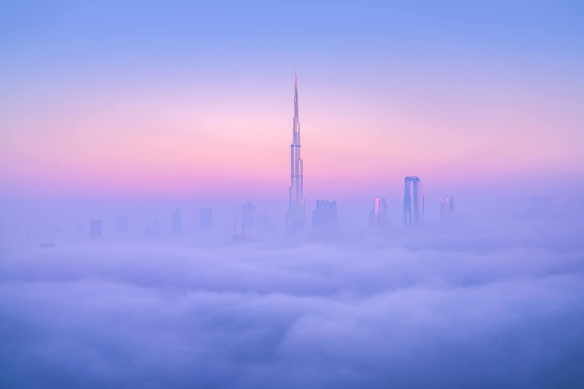 Dubai en la niebla por Albert Dros