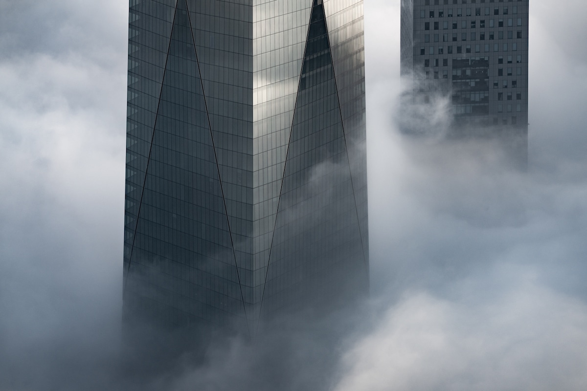 Dubai en la niebla por Albert Dros