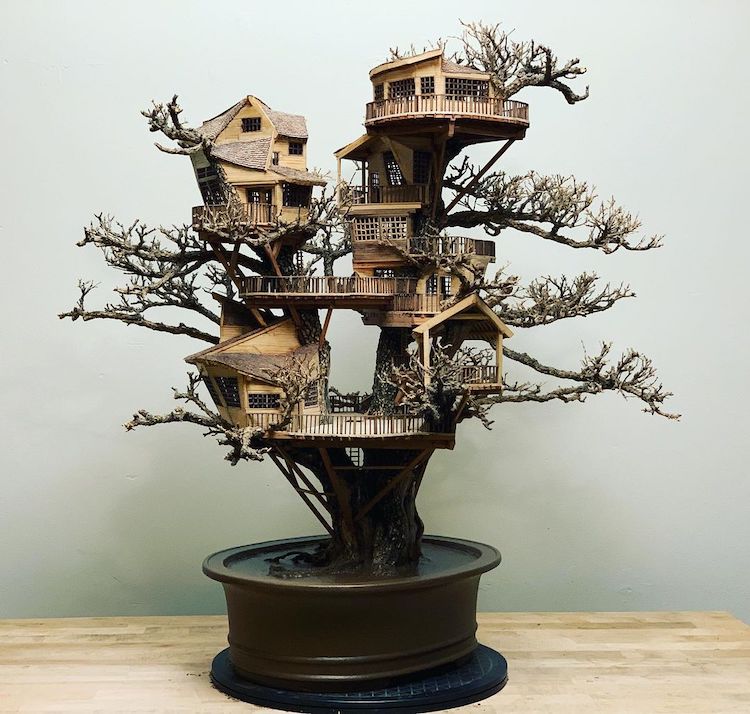 Artista crea casas del árbol en miniatura en bonsáis de todos los tamaños