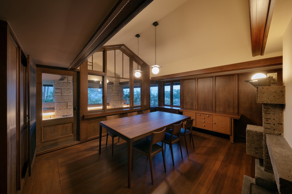 Architect’s Transform One of Frank Lloyd Wright’s Iconic Prairie Style Villas Into a Hotel