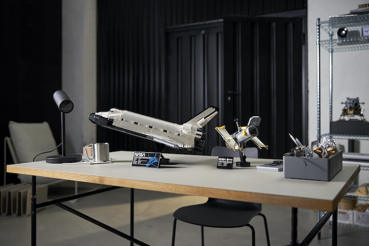 LEGO NASA Space Shuttle Discovery set