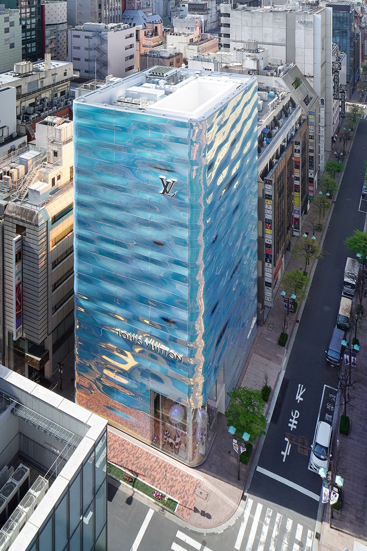 Louis Vuitton Ginza Namiki Store's is a Shimmering Sea-Inspired Façade