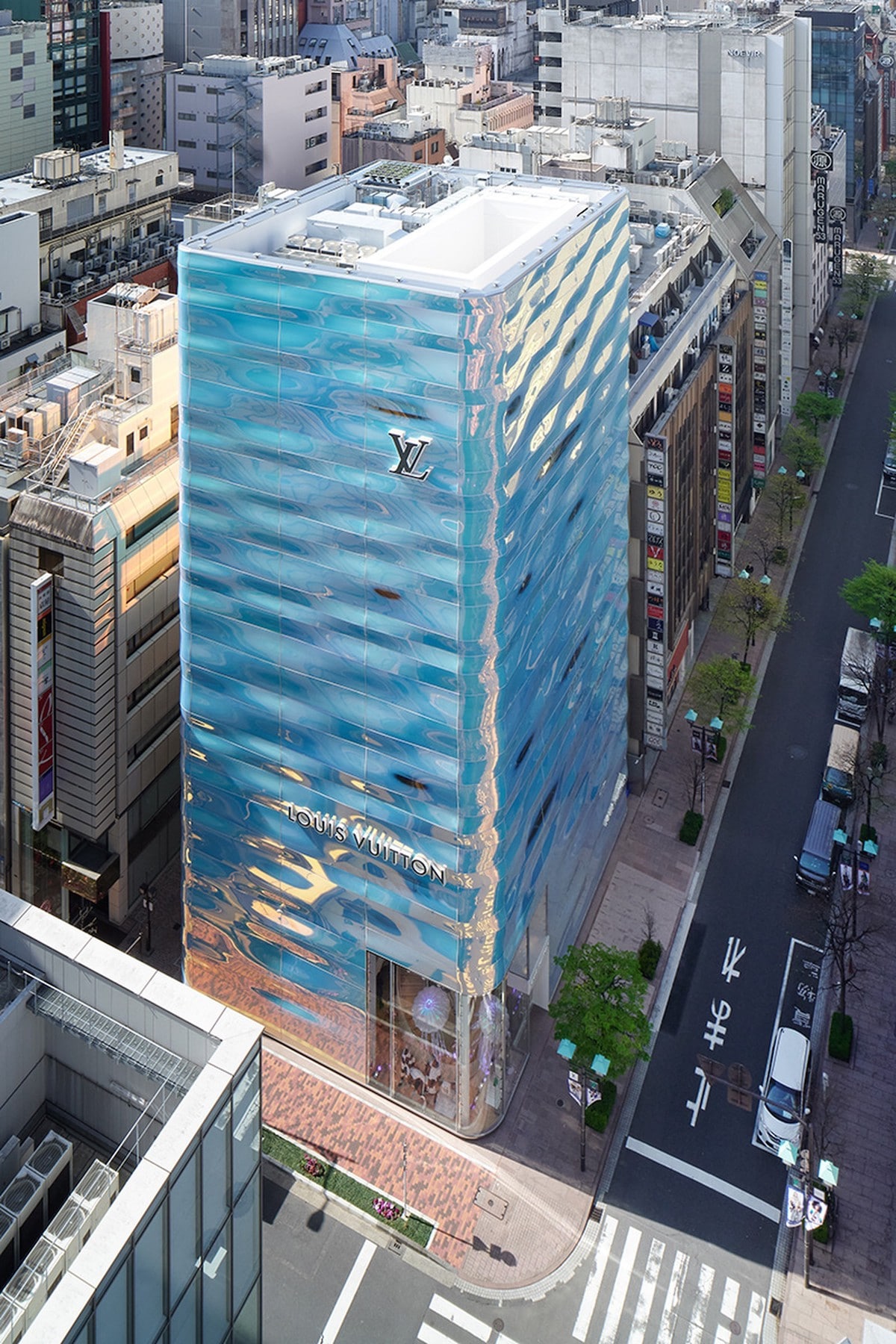 Tokyo: Louis Vuitton flagship store renewal