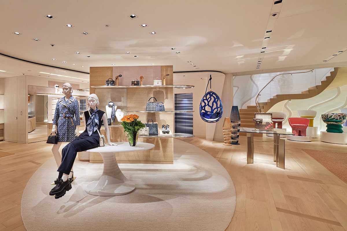 La nueva tienda Louis Vuitton Ginza Namiki con una fachada ondulante