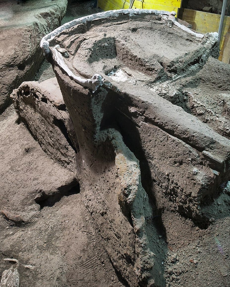 carruaje ceremonial descubierto en pompeya