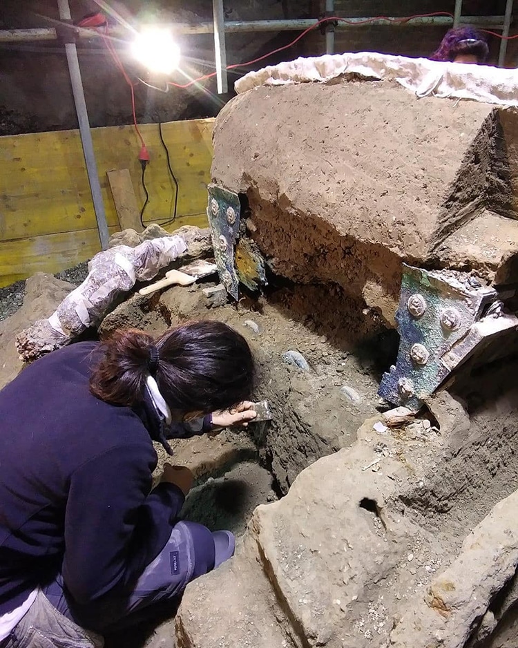 carruaje ceremonial descubierto en pompeya