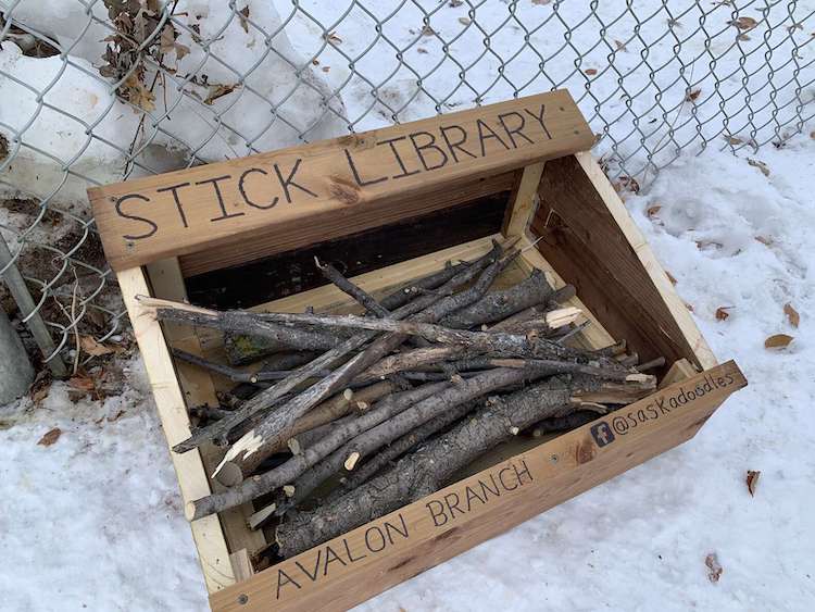  Biblioteca de palos para perros en Saskatchewan, Canadá