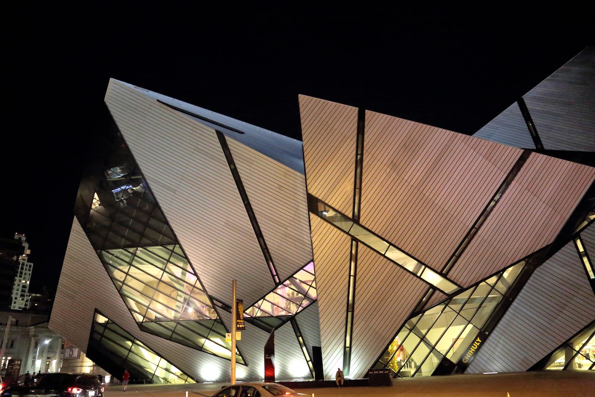 5 Futuristic Buildings That Showcase the Aesthetics of Contemporary Architecture