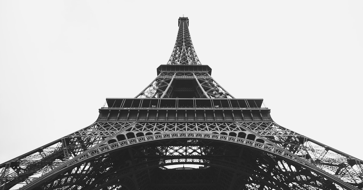 Eiffel-tower-apartment-thumbnail
