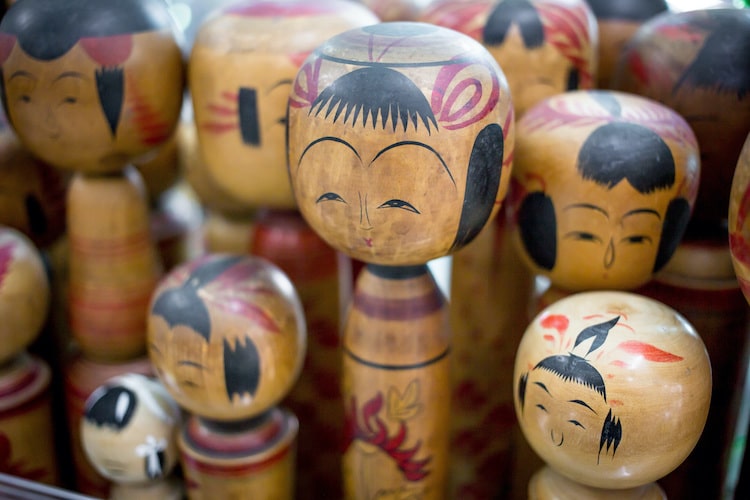 muñecas kokeshi de japón