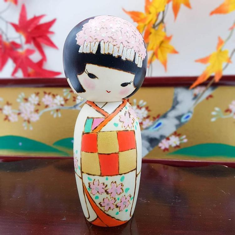 muñecas kokeshi de japón