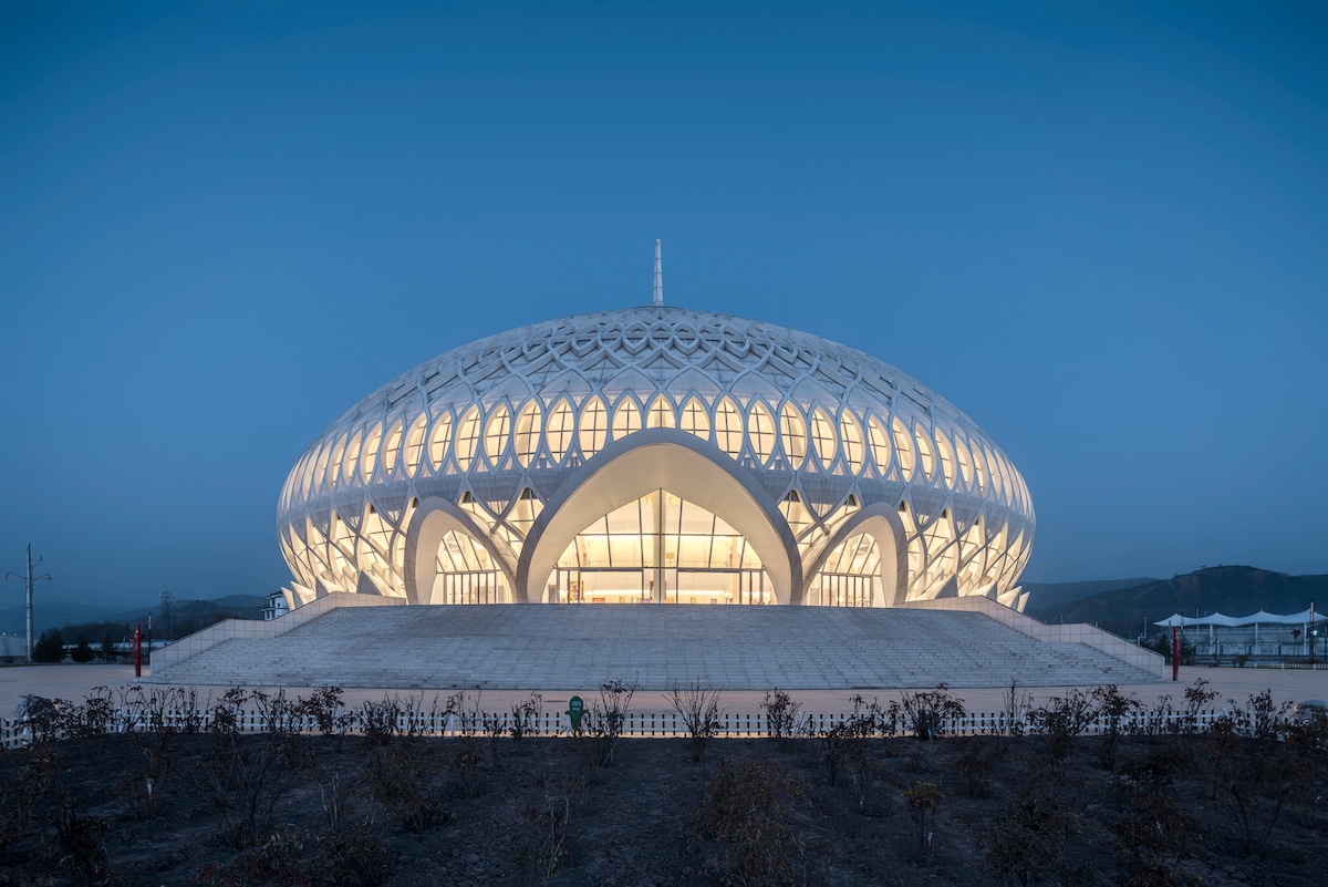 Ce théâtre en Chine est inspiré du design de la Grande Mosquée d'Oman