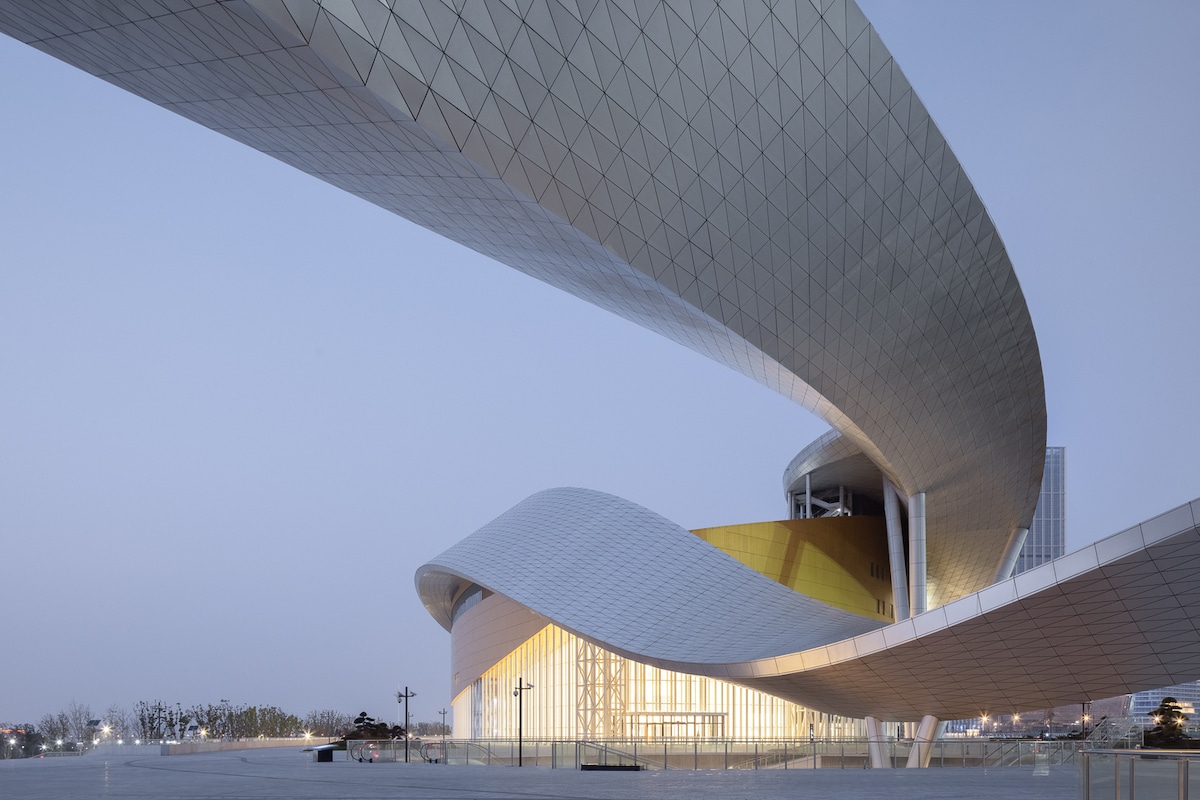 This Dynamic Metal Ribbon Twists and Turns Around Suzhou’s New Cultural Center