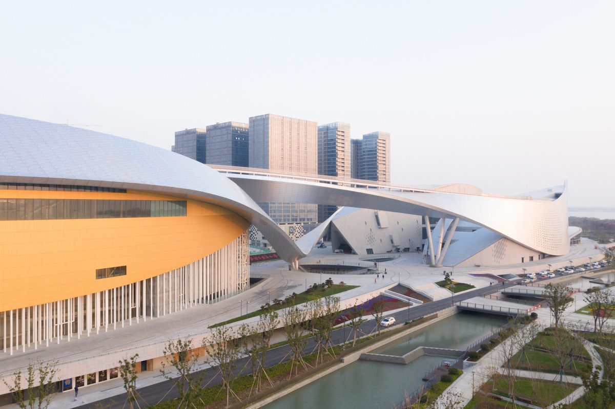 This Dynamic Metal Ribbon Twists and Turns Around Suzhou’s New Cultural Center