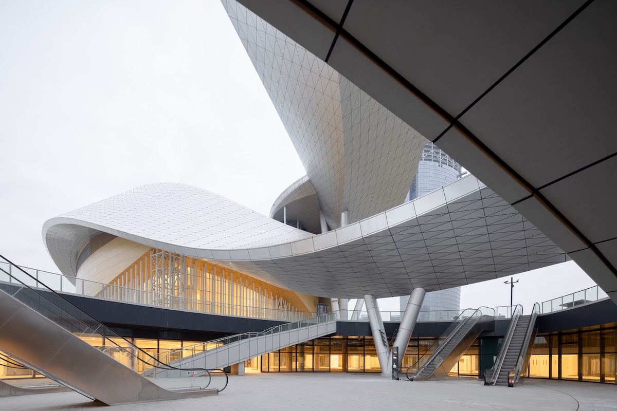 This Dynamic Metal Ribbon Twists and Turns Around Suzhou’s New Cultural Center