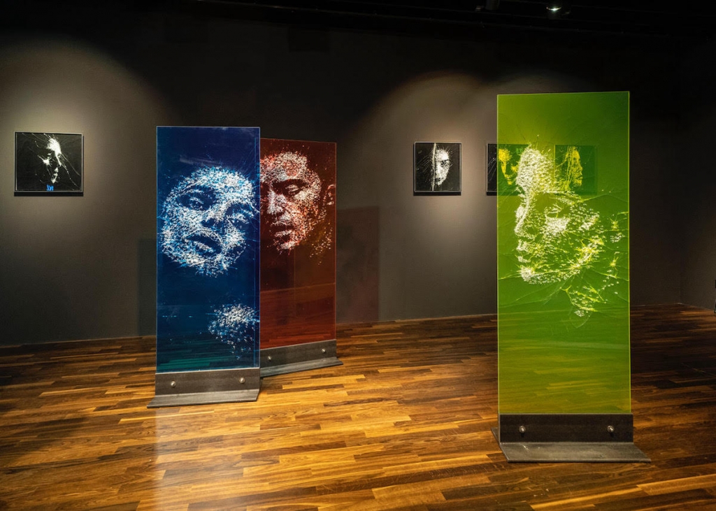 Artist Simon Berger Creates Portraits Using Shattered Glass Art