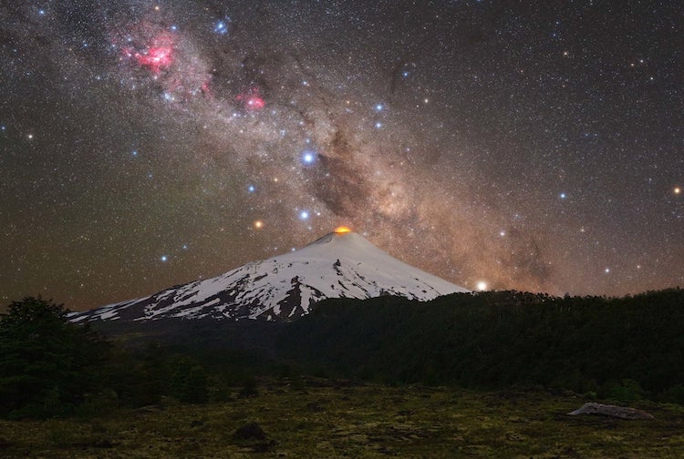 Voie lactée sur le volcan Villarrica au Chili