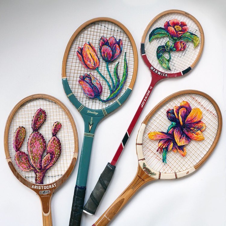 Broderies sur des raquettes de tennis par Danielle Clough