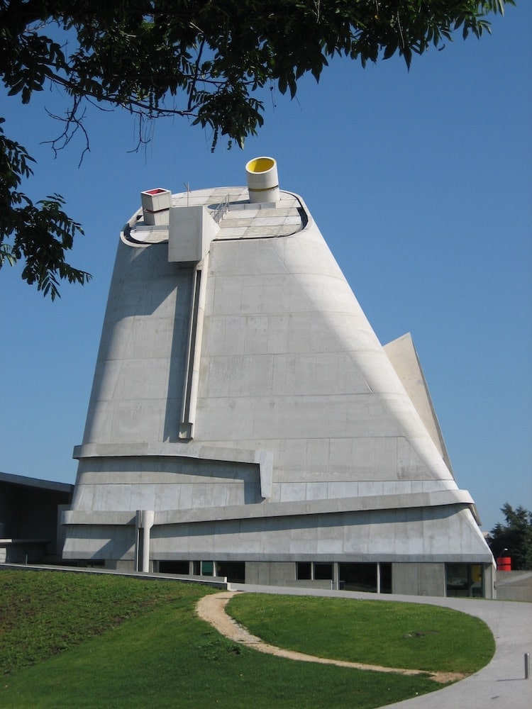 façade de l'église Saint-Pierre à Firminy