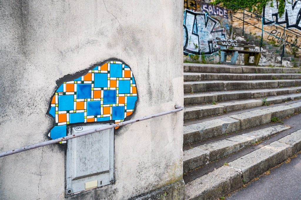 Street Artist Transforms Cracks in the Pavement Into Mosaics