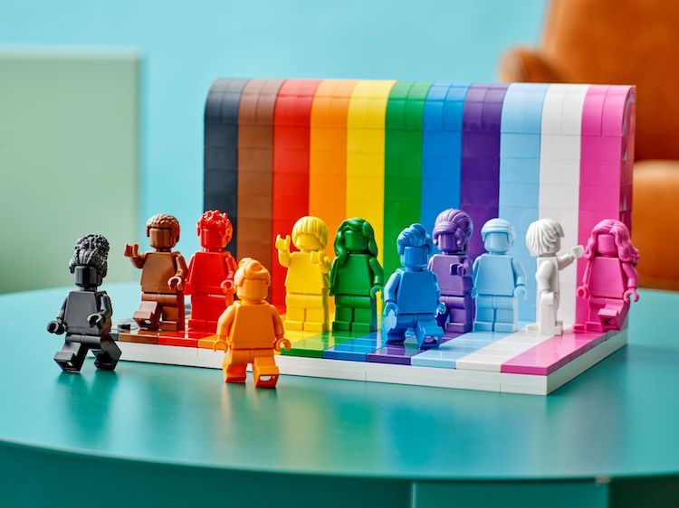 Set LEGO pour le mois des fiertés Everyone Is Awesome 